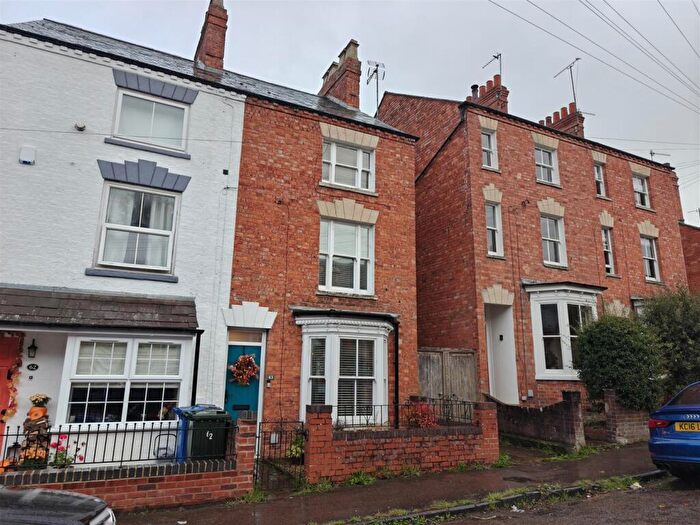 5 Bedroom Semi Detached House For Sale In Queens Road, Banbury, OX16