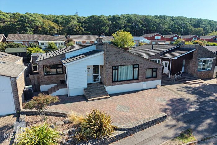 3 Bedroom Bungalow For Sale In Rydal Close, Christchurch, BH23