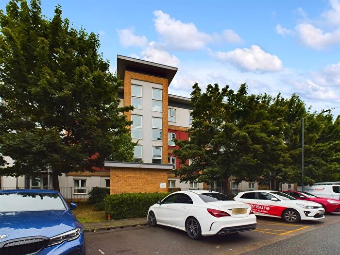 1 Bedroom Flat To Rent In Langhorn Drive, Twickenham, TW2