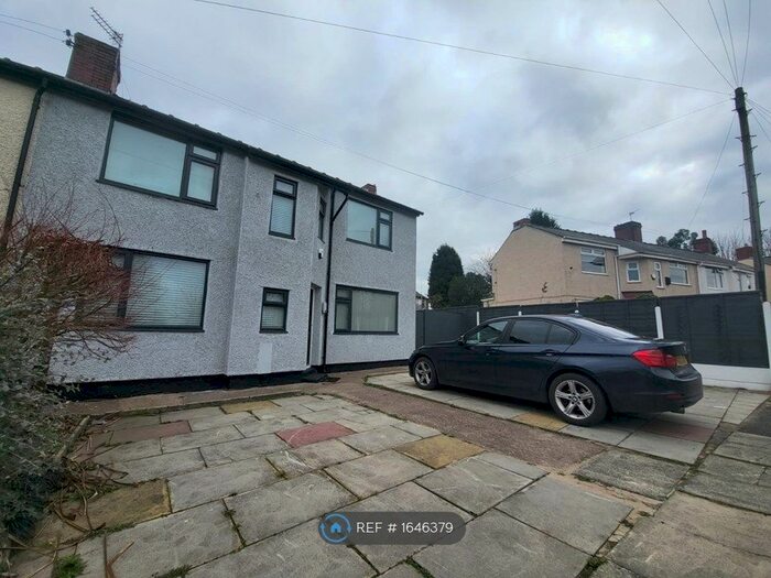 3 Bedroom Semi-Detached House To Rent In The Crescent, Droylsden, Manchester, M43