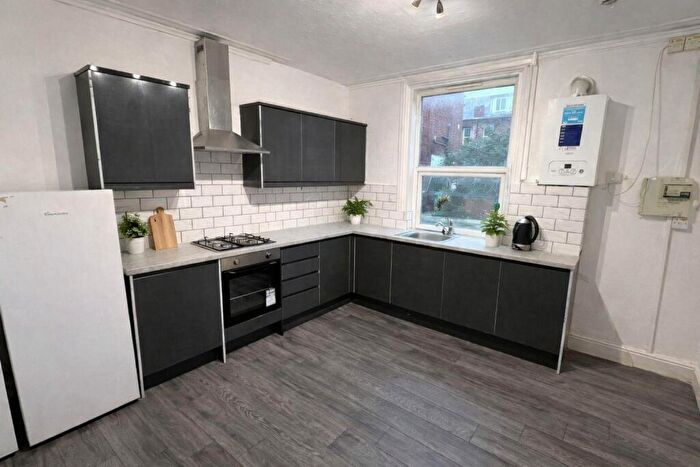 5 Bedroom House To Rent In Thornville Mount, Leeds, LS6