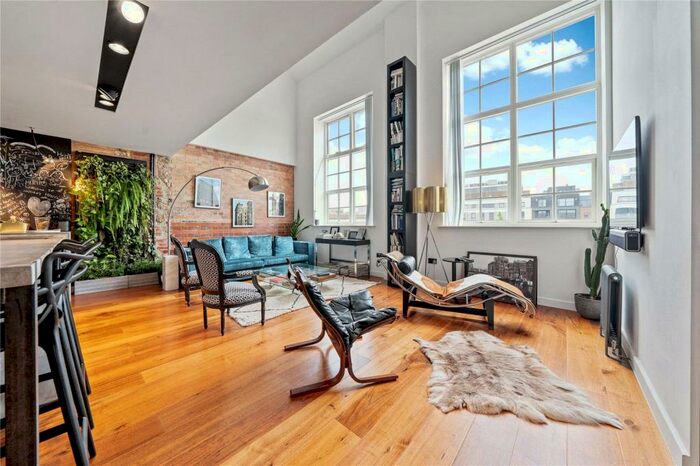 3 Bedroom Apartment To Rent In Enfield Road, London, N1