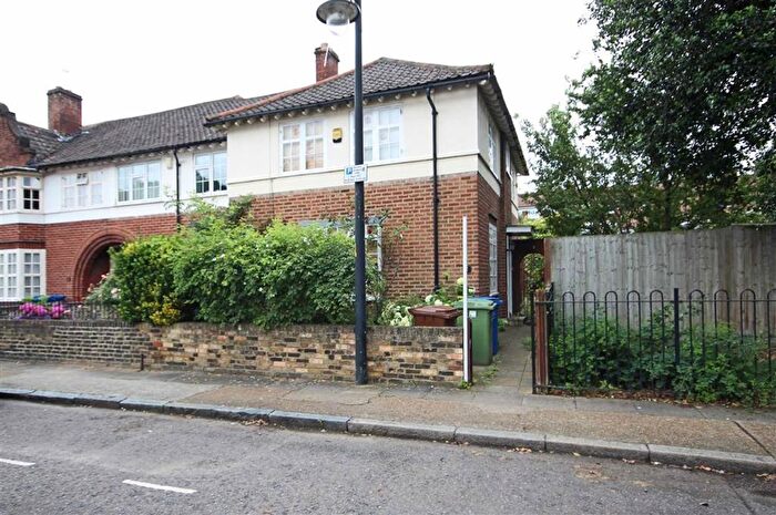 3 Bedroom Property To Rent In Janeway Street, London, SE16