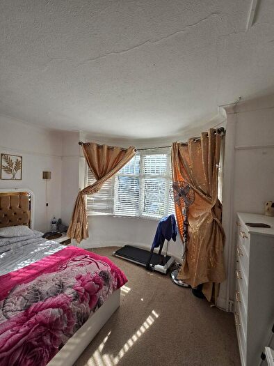6 Bedroom Semi-Detached House For Sale In Haycroft Gardens, London, NW10