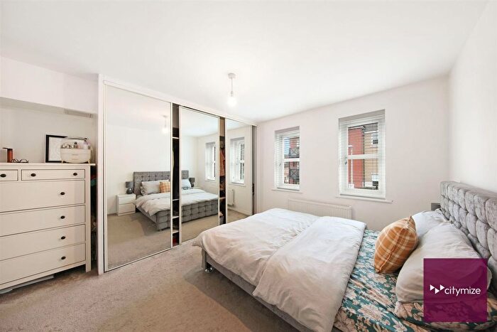 2 Bedroom Flat For Sale In Glandford Way, Chadwell Heath, RM6