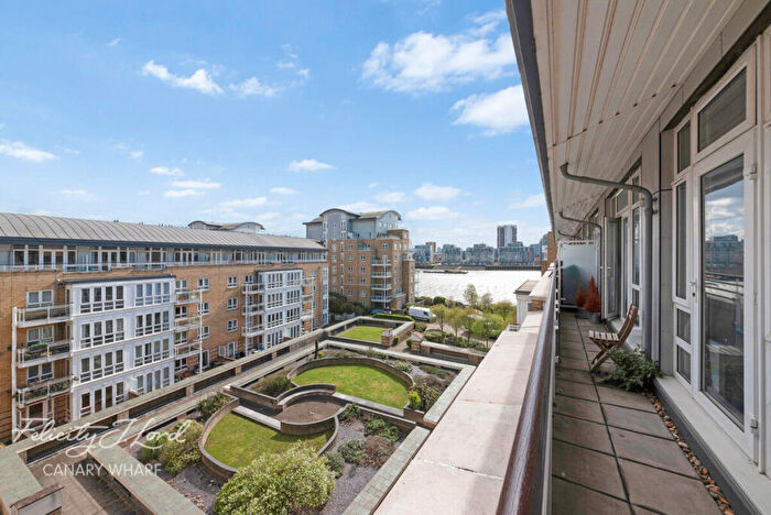 3 Bedroom Maisonette For Sale In St Davids Square, London, E14