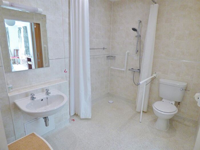 2 Bedroom Flat To Rent In Claridge House, Church Street, Littlehampton, BN17