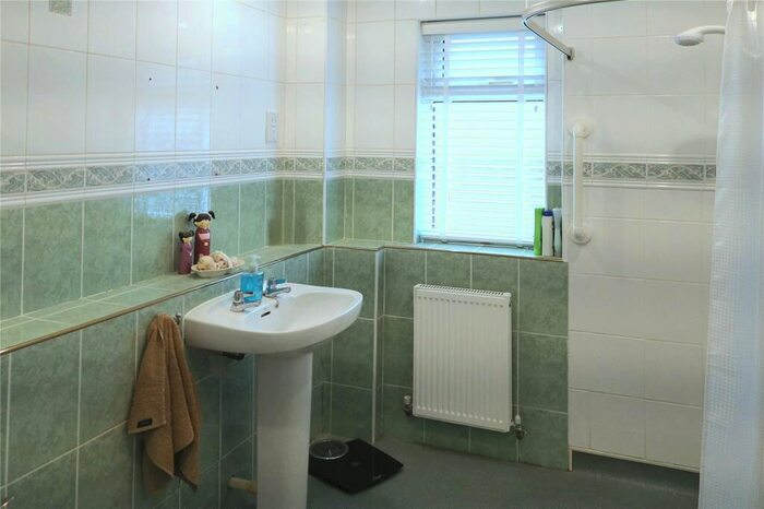 3 Bedroom Bungalow For Sale In Lon Llwyd, Glanamman, Ammanford, Carmarthenshire, SA18