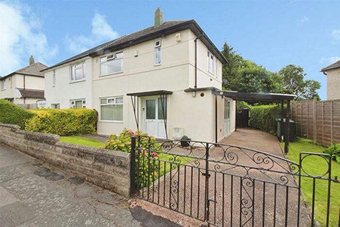3 Bedroom Semi Detached House For Sale In North Parkway, Seacroft Leeds, LS14