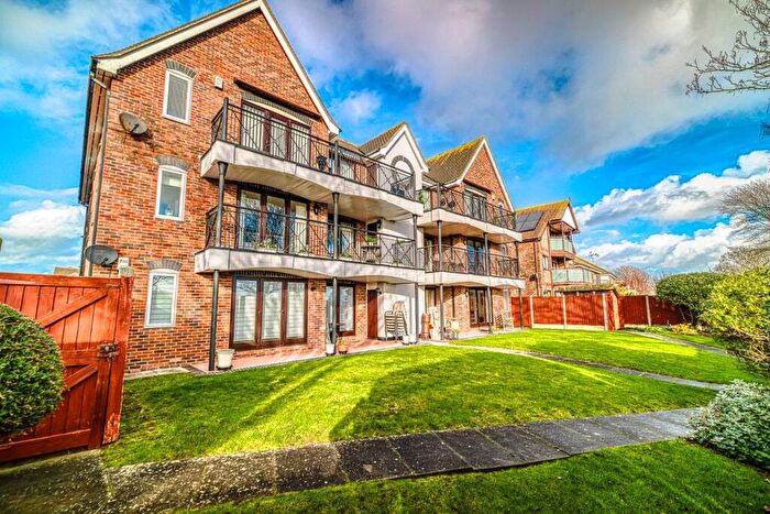 2 Bedroom Apartment For Sale In Apartment, Blake Court, Admirals Walk, Shoeburyness, Essex, SS3