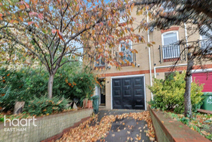 3 Bedroom End Of Terrace House For Sale In Angelica Drive, London, E6