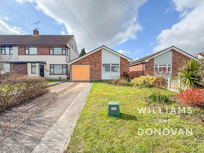 2 Bedroom Detached Bungalow For Sale In Bullwood Approach, Hockley, SS5