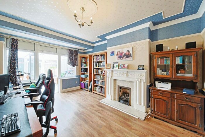 3 Bedroom Semi-Detached House For Sale In Wolfreton Lane, Willerby, Hull, HU10