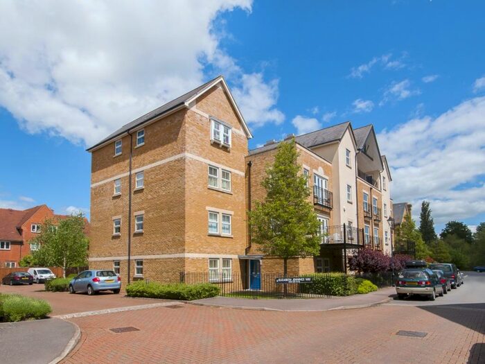 3 Bedroom Apartment To Rent In Elizabeth Jennings Way, OX2