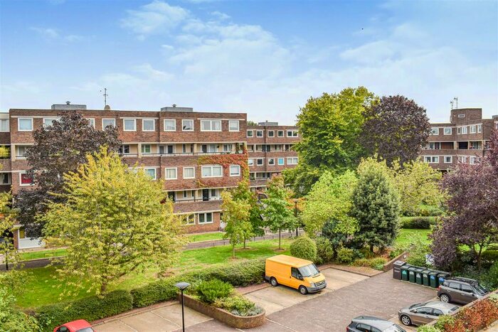 1 Bedroom Flat To Rent In Otho Court, Augustus Close, Brentford, TW8