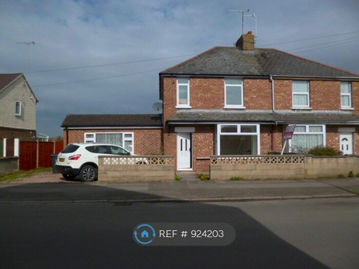 4 Bedroom Semi-Detached House To Rent In Hughes Street, Swindon, SN2