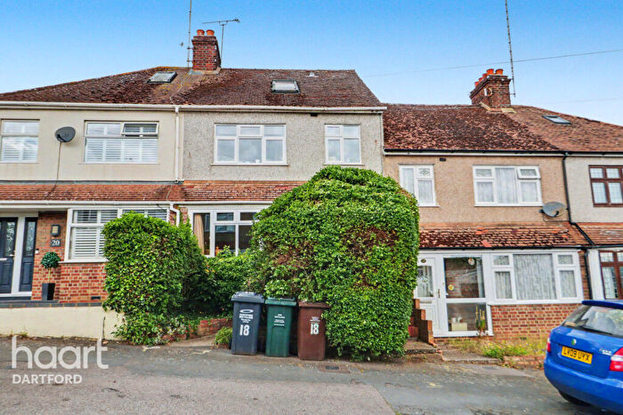 4 Bedroom Terraced House For Sale In Warren Road, Dartford, DA1