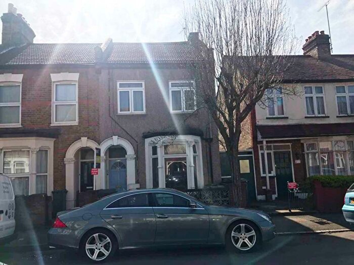 2 Bedroom Flat For Sale In St Johns Road, Walthamstow, E17