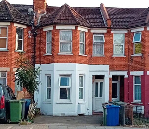 2 Bedroom Maisonette For Sale In Pinner Road, Harrow, HA1