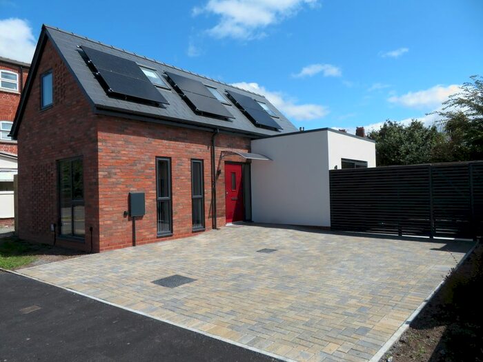 2 Bedroom Detached House To Rent In Amyand Drive, Hereford, HR4