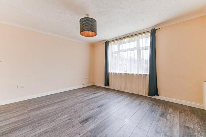 3 Bedroom Flat To Rent In Lyall Avenue, Sydenham, London, SE21