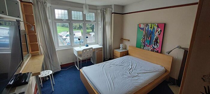 3 Bedroom Terraced House For Sale In Havelock Road, Luton, LU2