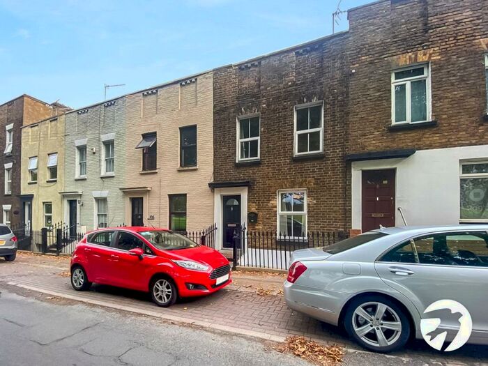 5 Bedroom Terraced House To Rent In Marlborough Road, Gillingham, ME7