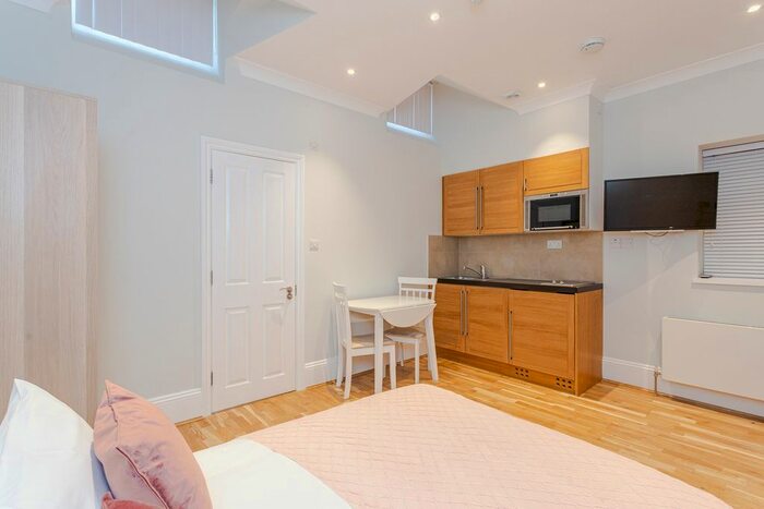 1 Bedroom Studio To Rent In Courtfield Gardens, Earls Court, London, SW5