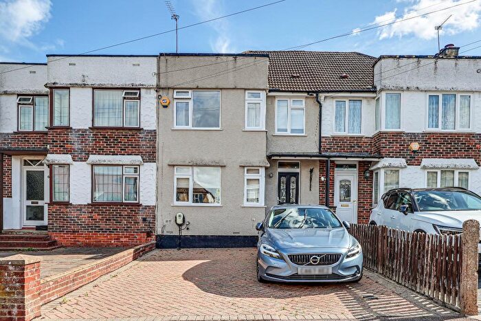 3 Bedroom Terraced House For Sale In Benhurst Gardens, South Croydon, CR2