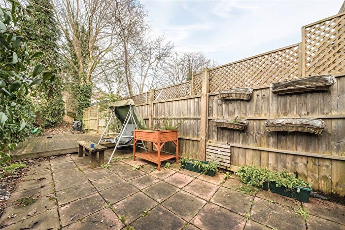 2 Bedroom Flat For Sale In Deerdale Road, London, SE24
