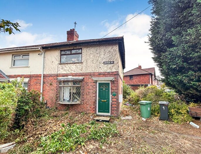 3 Bedroom Semi-Detached House For Sale In Bryan Road, Walsall, WS2