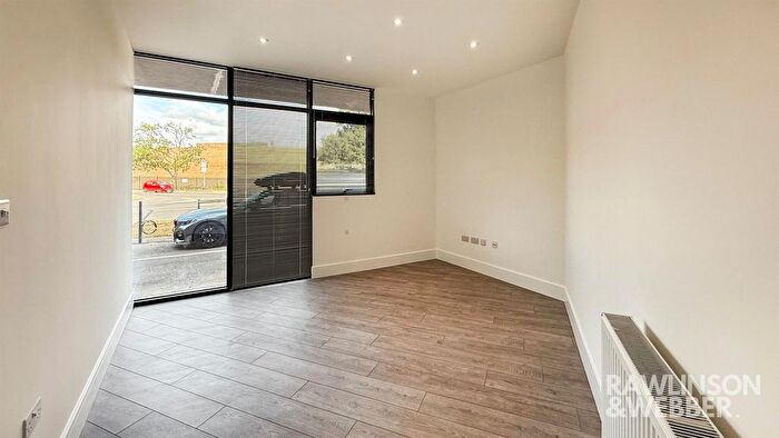 1 Bedroom Flat To Rent In Molesey Road, East Molesey, KT8