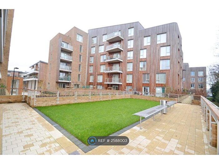 2 Bedroom Flat To Rent In Trent House, Maidenhead, SL6