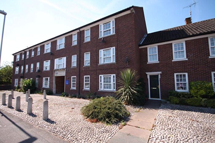 2 Bedroom Flat To Rent In Fountain Place, Waltham Abbey, Essex, EN9