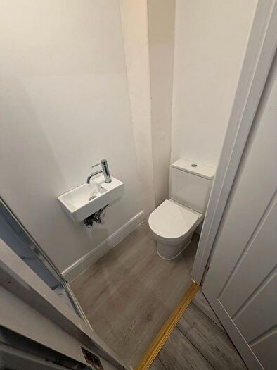 Studio To Rent In Berens Road, London, NW10