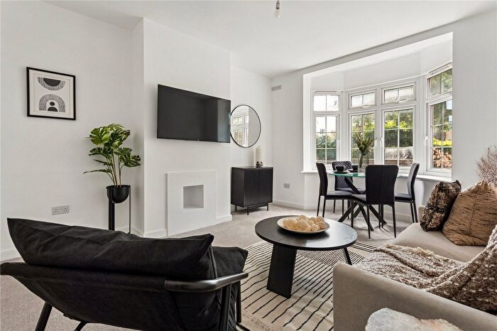 2 Bedroom Flat For Sale In Garratt Lane, London, SW17