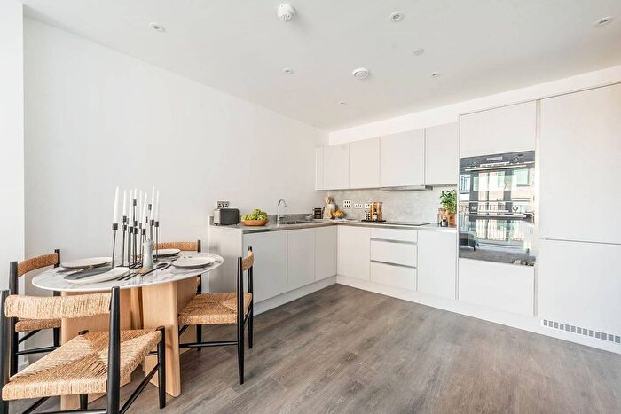 2 Bedroom Flat For Sale In South Oxhey Central, Watford, WD19