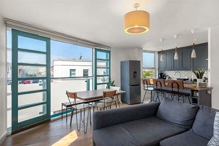 2 Bedroom Flat To Rent In Queenstown Road, London, SW8