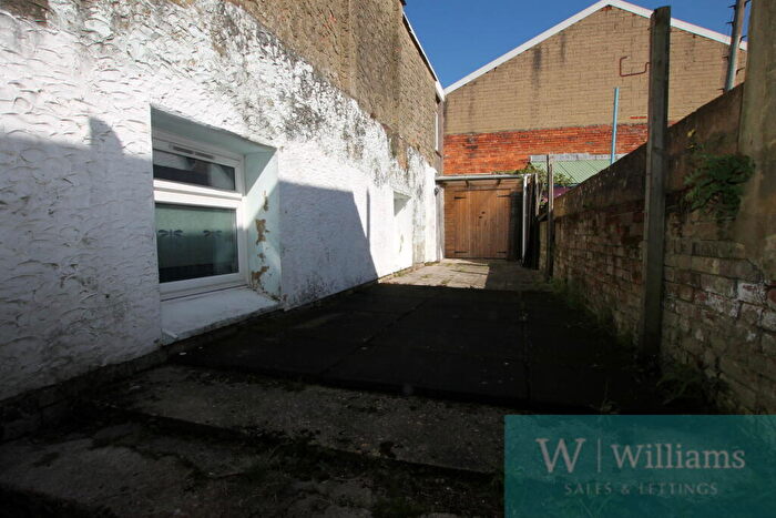 1 Bedroom Semi-Detached House To Rent In Lower St James Street, Newport, PO30