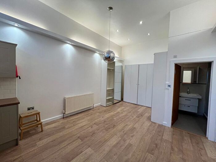 Studio To Rent In Stoke Newington High Street, London, N16