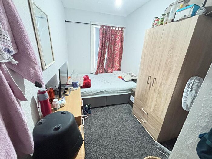 5 Bedroom House To Rent In Hessle Avenue, Leeds, LS6
