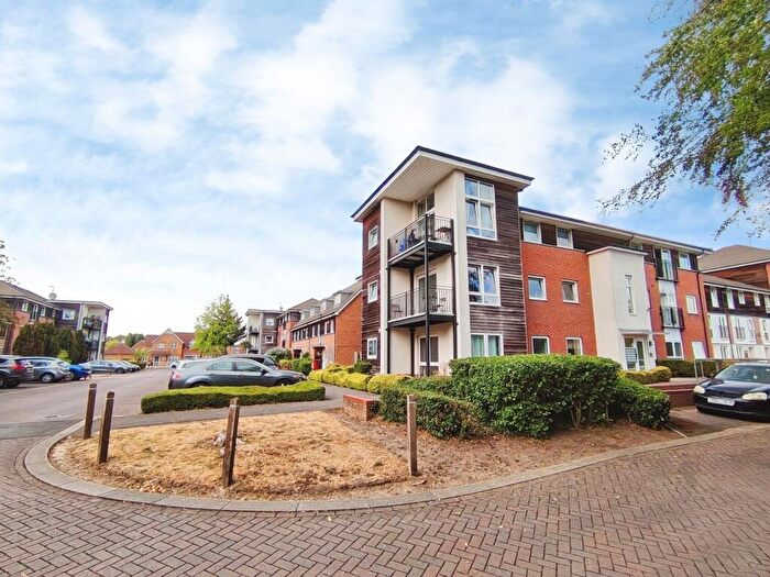 2 Bedroom Apartment For Sale In Meadow Way, Caversham, Reading, RG4
