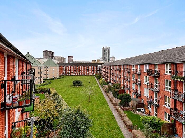2 Bedroom Apartment To Rent In Garter Way, Surrey Quays, SE16