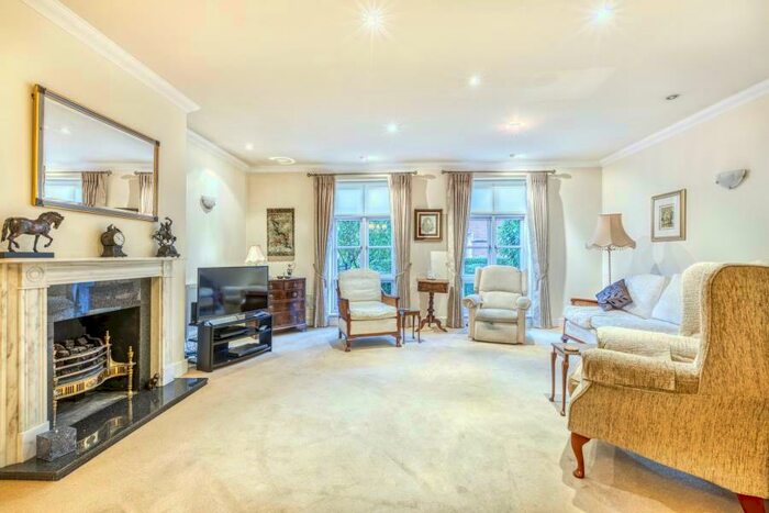 3 Bedroom Apartment For Sale In Virginia Park, GU25