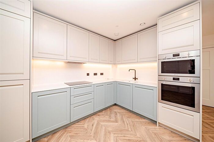 2 Bedroom Flat To Rent In Brook Street, Kingston Upon Thames, KT1