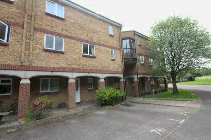 1 Bedroom Flat To Rent In Woodstock Crescent, Basildon, SS15