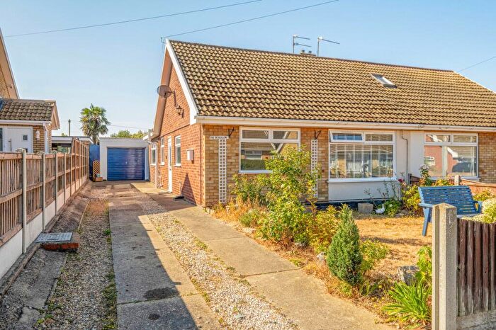 2 Bedroom Semi-Detached Bungalow For Sale In Maple Gardens, Bradwell, NR31