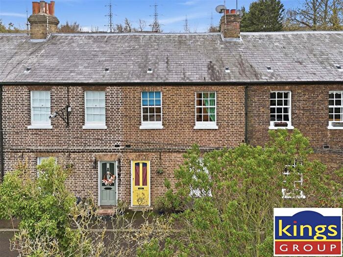 2 Bedroom Property For Sale In Government Row, Enfield, EN3