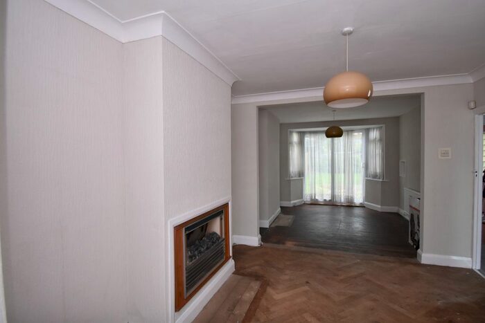 3 Bedroom Semi-Detached House To Rent In Carlyon Avenue, Harrow, HA2