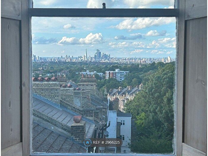 3 Bedroom Flat To Rent In Westow Hill, London, SE19